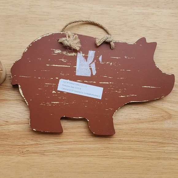 2 -- WOODEN CARVED π PIGS WALL HANGING. - Picture 5 of 7